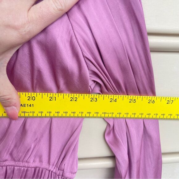 Torrid Mauve Peplum Satin Smocked Waist Top V-Neck Size 3X - Picture 6 of 8